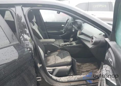 2025 Chevrolet Trax Fwd 1Rs z USA, uszkodzony, nr VIN KL77LGEP7SC009930